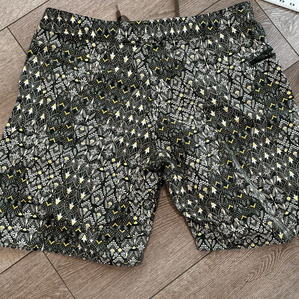 Patagonia Mens Green swim‎ size 38 Surf Trunks board shorts Peacock print - Picture 8 of 8